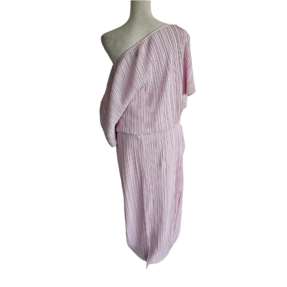 ASOS Fallen Shoulder Plisse Midi Dress in Lilac - Picture 5 of 9